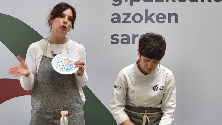 Azokatik Mahaira sukaldaritza tailerra egin dute Berdura Plazan
